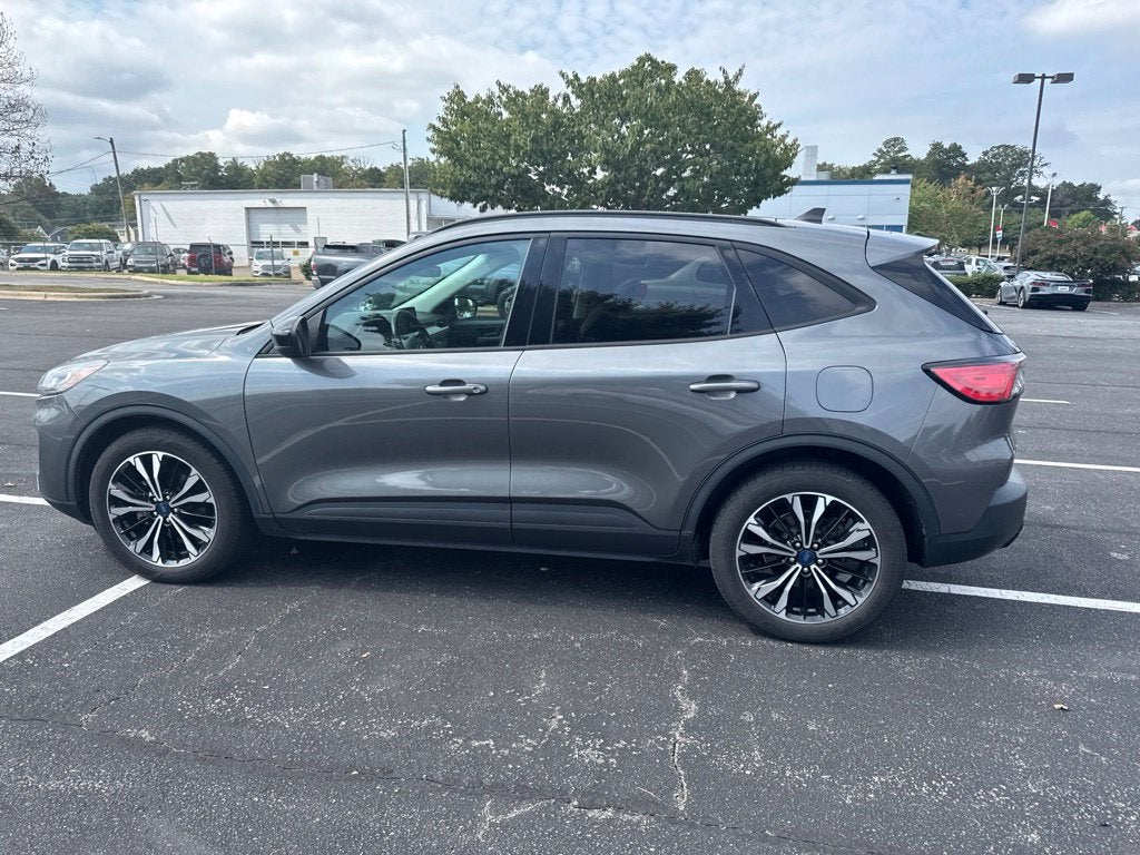 2022 Ford Escape Hybrid SE