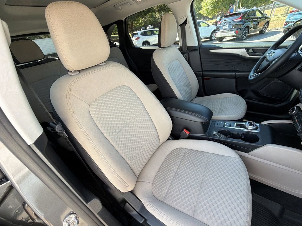 2022 Ford Escape Hybrid SE