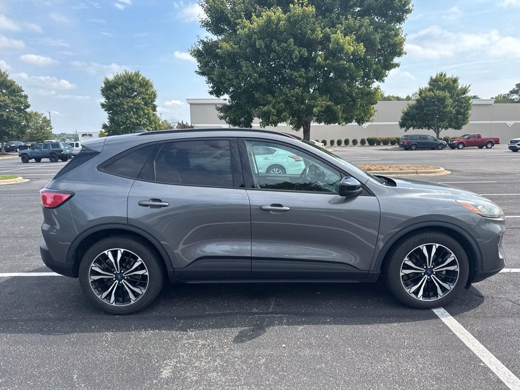 2022 Ford Escape Hybrid SE