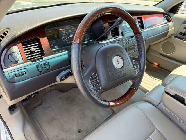 2003 Lincoln Town Car Signature