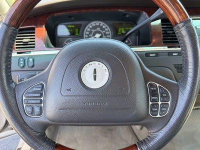 2003 Lincoln Town Car Signature