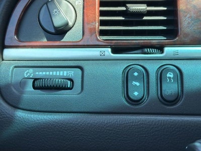 2003 Lincoln Town Car Signature