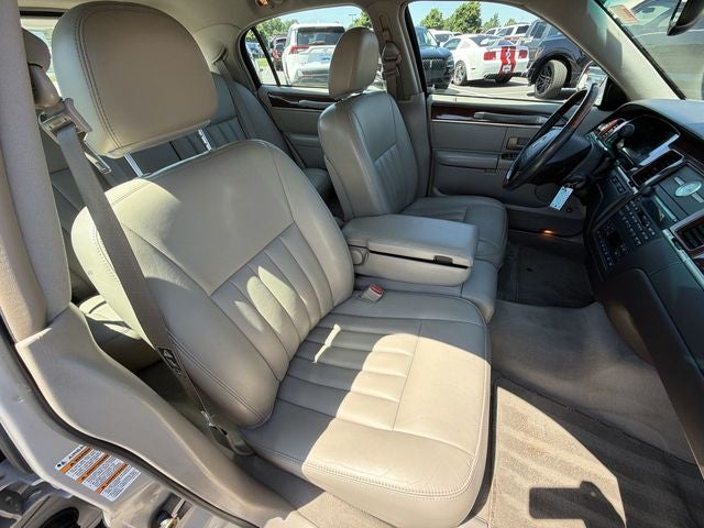 2003 Lincoln Town Car Signature