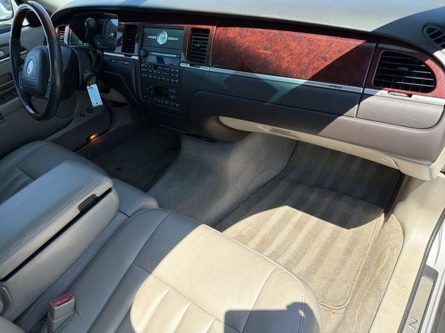 2003 Lincoln Town Car Signature
