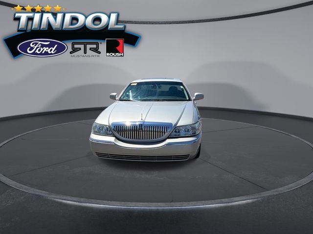 2003 Lincoln Town Car Signature