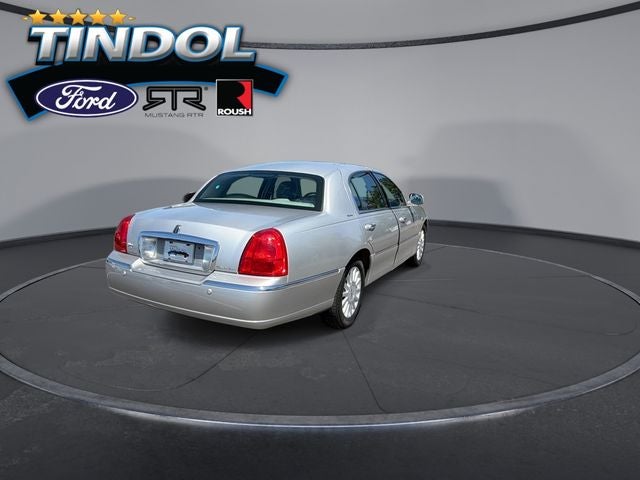 2003 Lincoln Town Car Signature