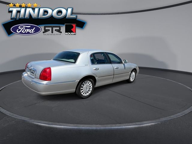 2003 Lincoln Town Car Signature