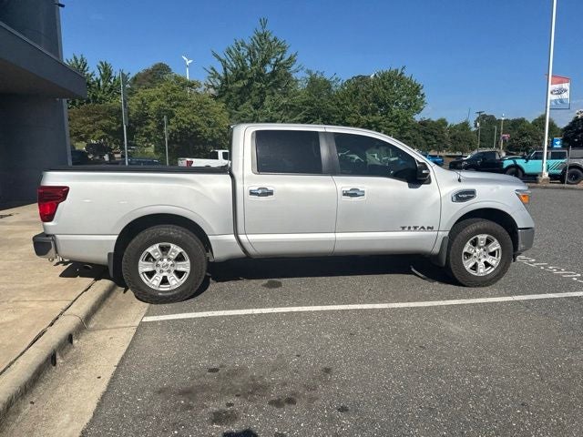 2017 Nissan Titan SV