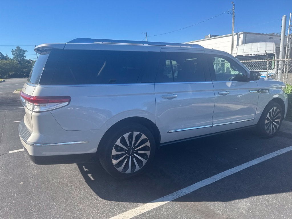 2023 Lincoln Navigator L Reserve