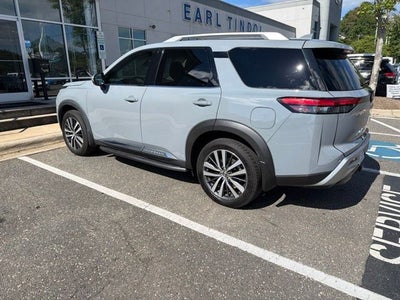 2022 Nissan Pathfinder Platinum