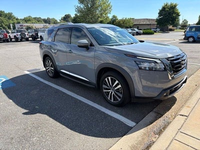 2022 Nissan Pathfinder Platinum