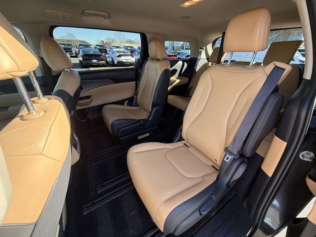 2024 Kia Carnival LX